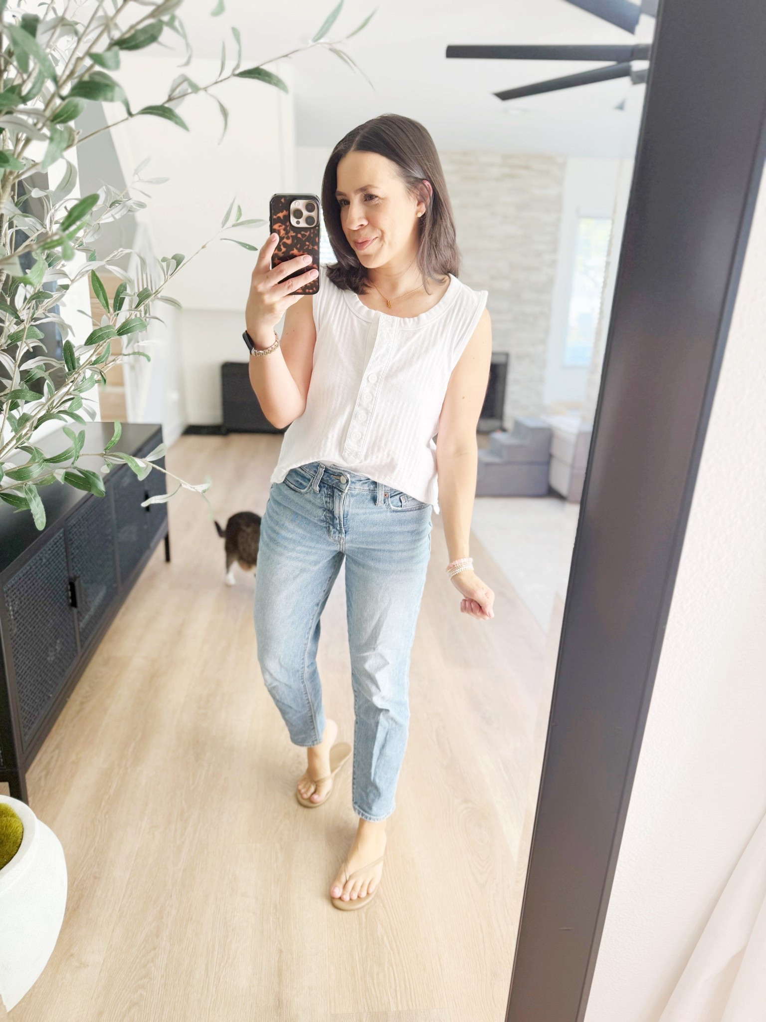 ootd 4.4.26

Tank - medium (could've done small)
Jeans - tts petite 

#LTKootd #LTKPetite #LTKSaleAlert