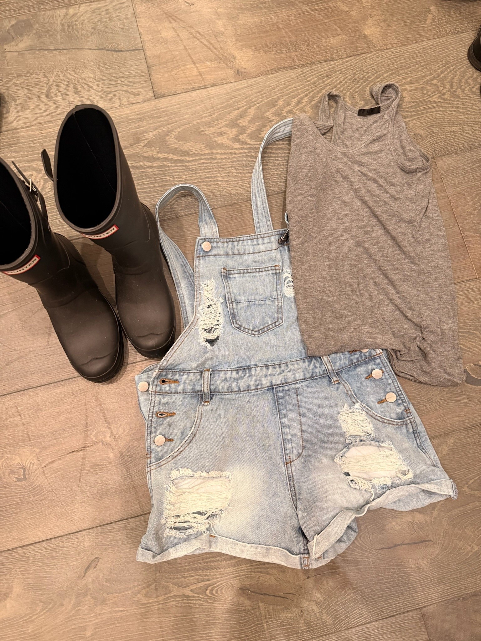 Easy country weekend fit 🩶

#LTKgrwm #LTKdayinmylife #LTKootd