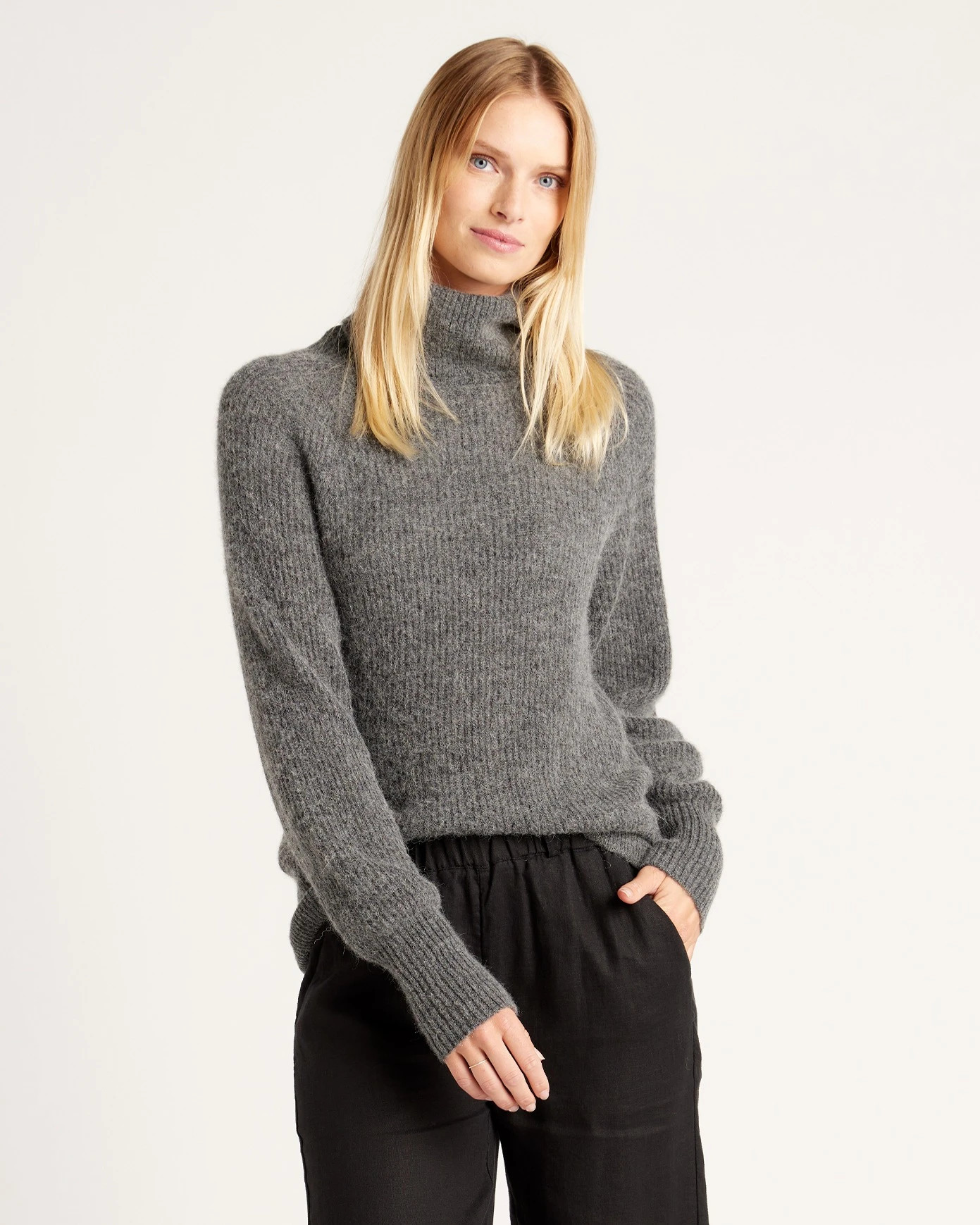 Quince | Women's Alpaca Turtleneck Sweater in Light Grey, Size Medium | Quince