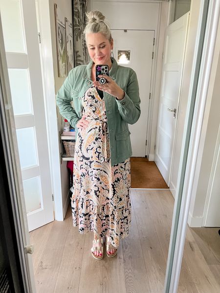 Outfits of the week

A paisley print midaxi dress (Norah, 40) paired with a tall khaki jacket and comfortable gold sandals. The sandals also come in a wide fit. I will link both. 



#LTKstyletip #LTKeurope #LTKcurves