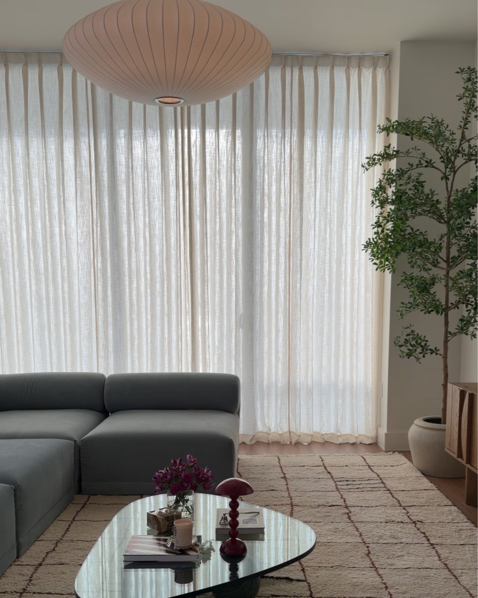 These are the Liz Linen Drape Pleated curtains from @TWOPAGES 

#twopageshome #twopagescurtains