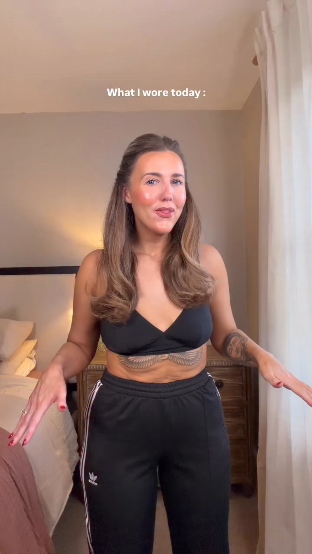 The pop of burgundy for a lil ✨ FESTIVE SPIRIT ✨

@adidas @jdwomen ad