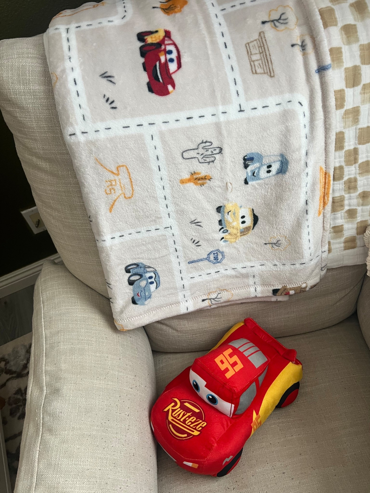 Cars fans!! This blanket and pillow set is SO CUTE!!  #lighteningmcqueen #cars #disneypixarcars

#LTKFamily #LTKFindsUnder50 #LTKKids