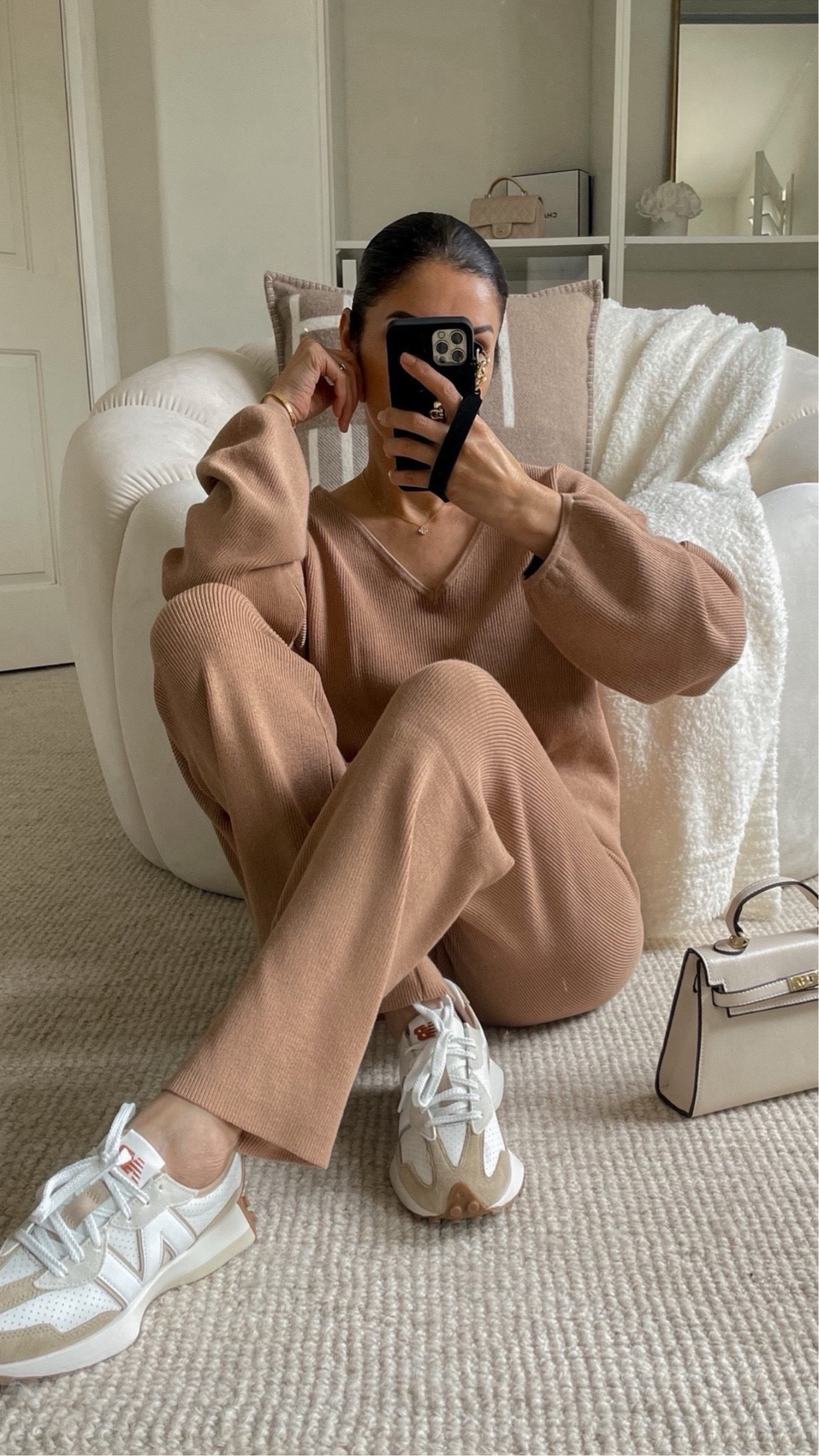 Loungewear set outfit idea
Amazon fonds. Amazon loungewear set under $50
➡️LOUNGEWEAR - wearing size S
➡️NEW BALANCE : true to size 
➡️MINI KELLY BAG DUPE , under $60
➡️IPHONE CASE BAG 

➫ MY BODY MEASUREMENTS FOR YOUR REFERENCE
Bra: 32C (81 cm)
Waist:26" (66 cm)
Hips: 38" (96.5 cm)
Height: 5'7" (170 cm)#LTKHoliday

#LTKfindsunder50 #LTKfindsunder100 #LTKstyletip

#LTKFindsUnder50 #LTKStyleTip #LTKGiftGuide