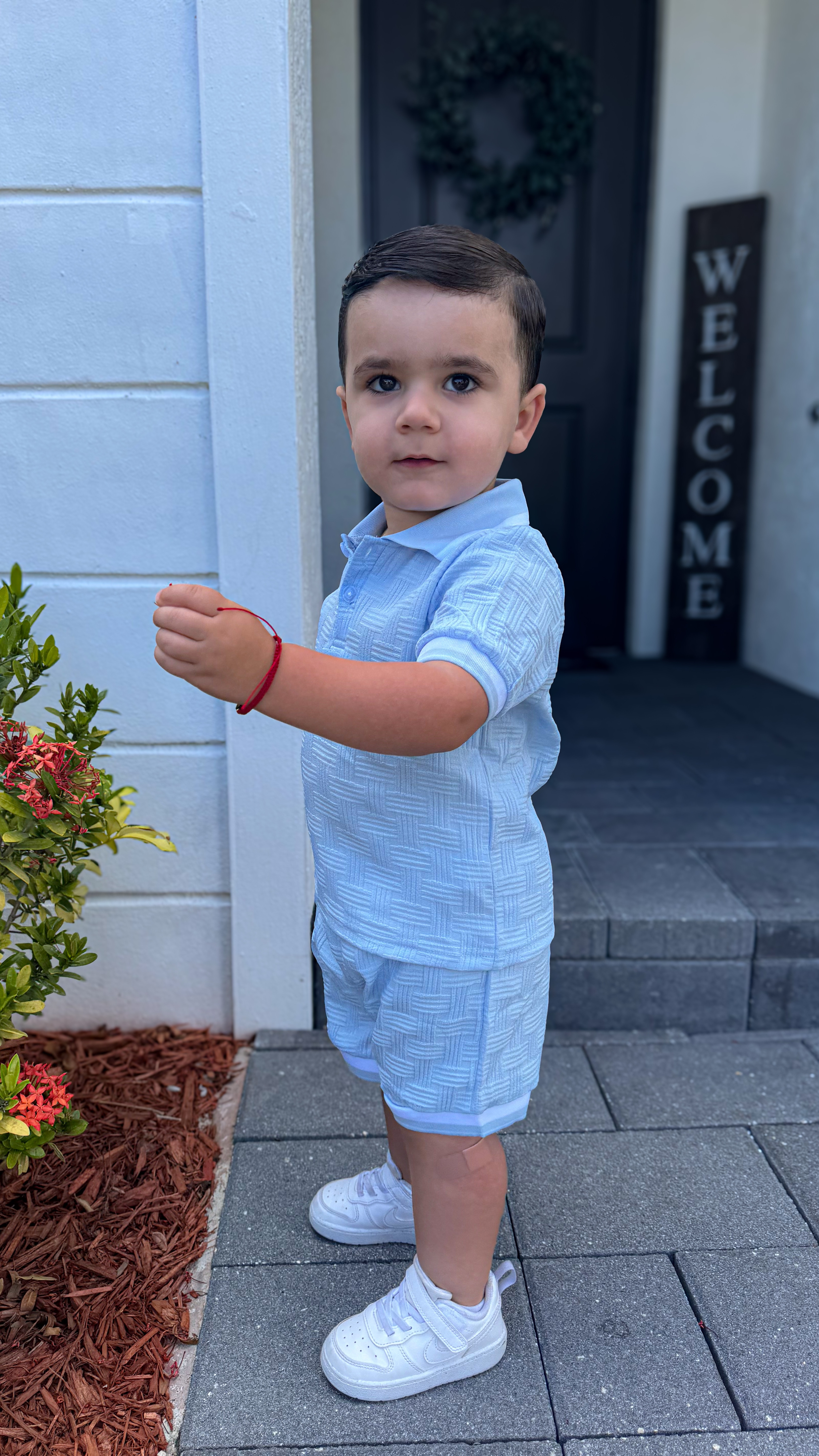 These toddlers have it good 😅💙

Out here sipping on apple juice with a view, with no responsibilities and a care in the world.