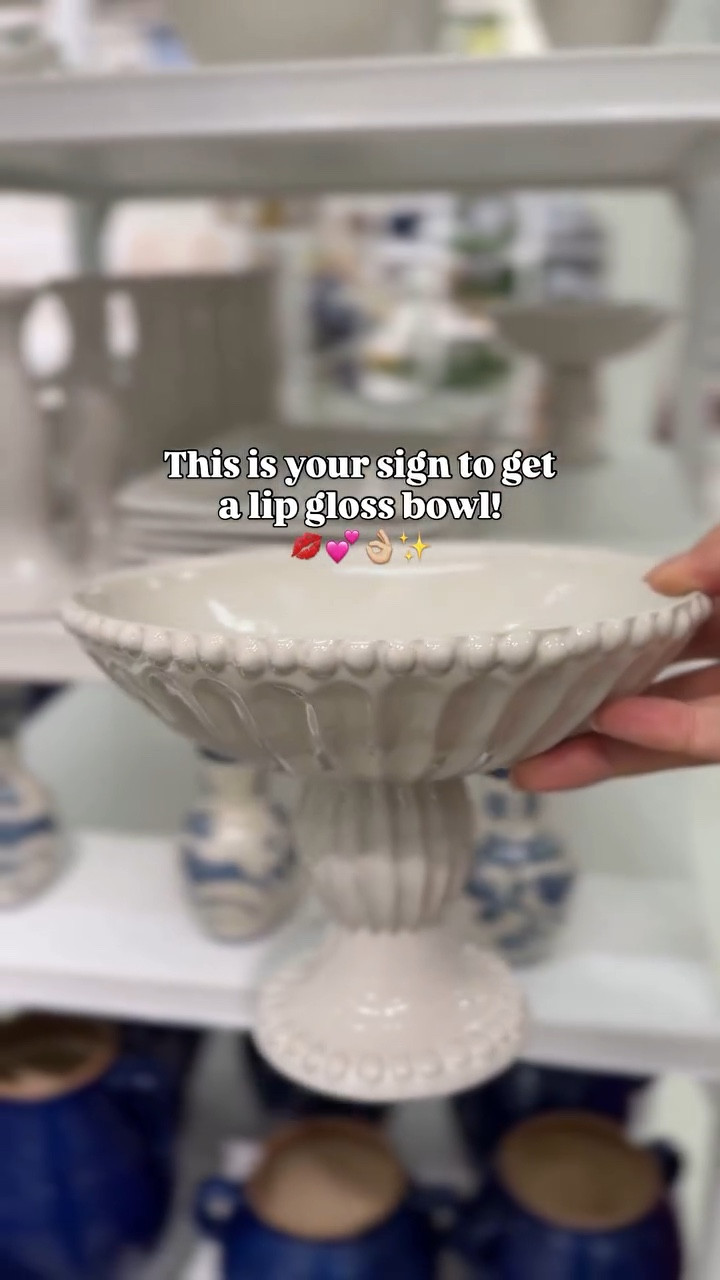  I saw this trending in TikTok & I had to jump on trend! 🙂‍↕️ I’m just a girl with her glosses & I LOVE this idea! Turned out so cute! 💕✨ #lipglosscollection #lipglossaddiction #summerfridays

#LTKHome #LTKselfcare #LTKBeauty