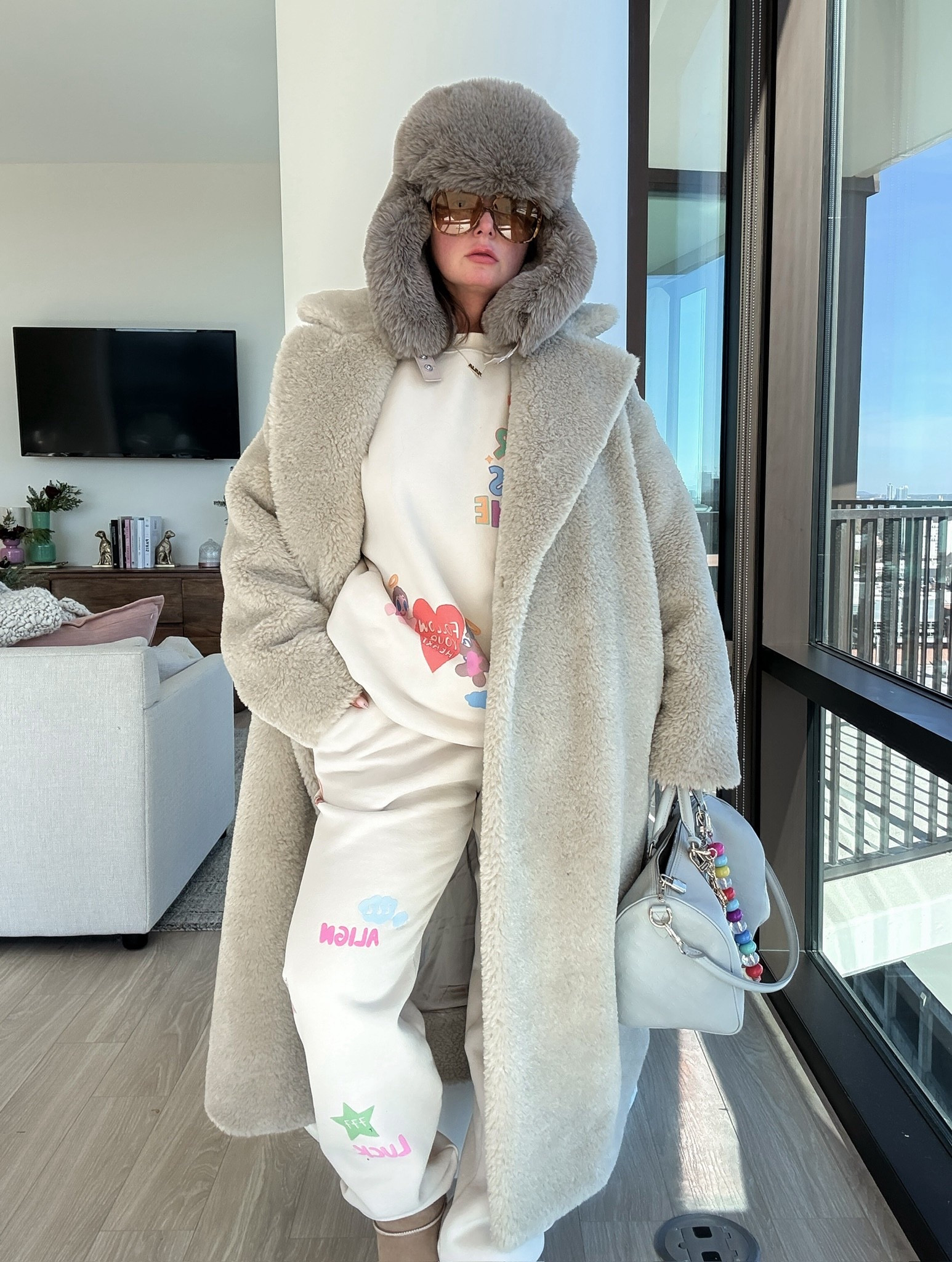 Coat
Sweats
Winter outfit 

#LTKSeasonal