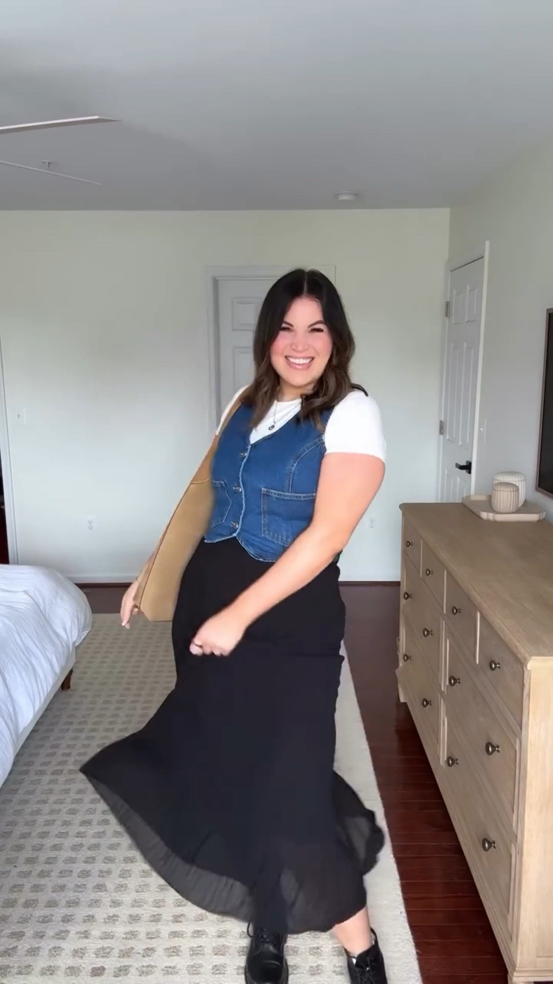 Midsize fall outfit! 

shorts, skirt, tee - xl 
Vest - large 
Boots - 9 
Bralette - *use code  KELLYELIZXSPANX to save


Amazon fashion, teacher outfit, midsize fashion, midsize outfits, outfit ideas




#LTKMidsize #LTKSeasonal #LTKStyleTip