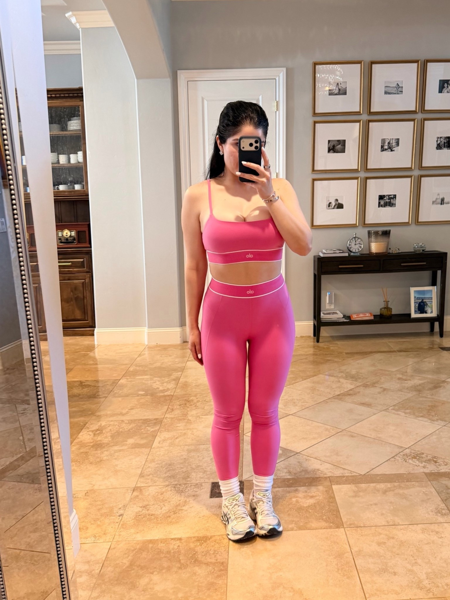 Alo yoga paradise pink 

Activewear 
Alo 
Alo yoga 
Pilates outfit 
Leggings

#LTKfitnessgoals #LTKgrwm #LTKdayinmylife