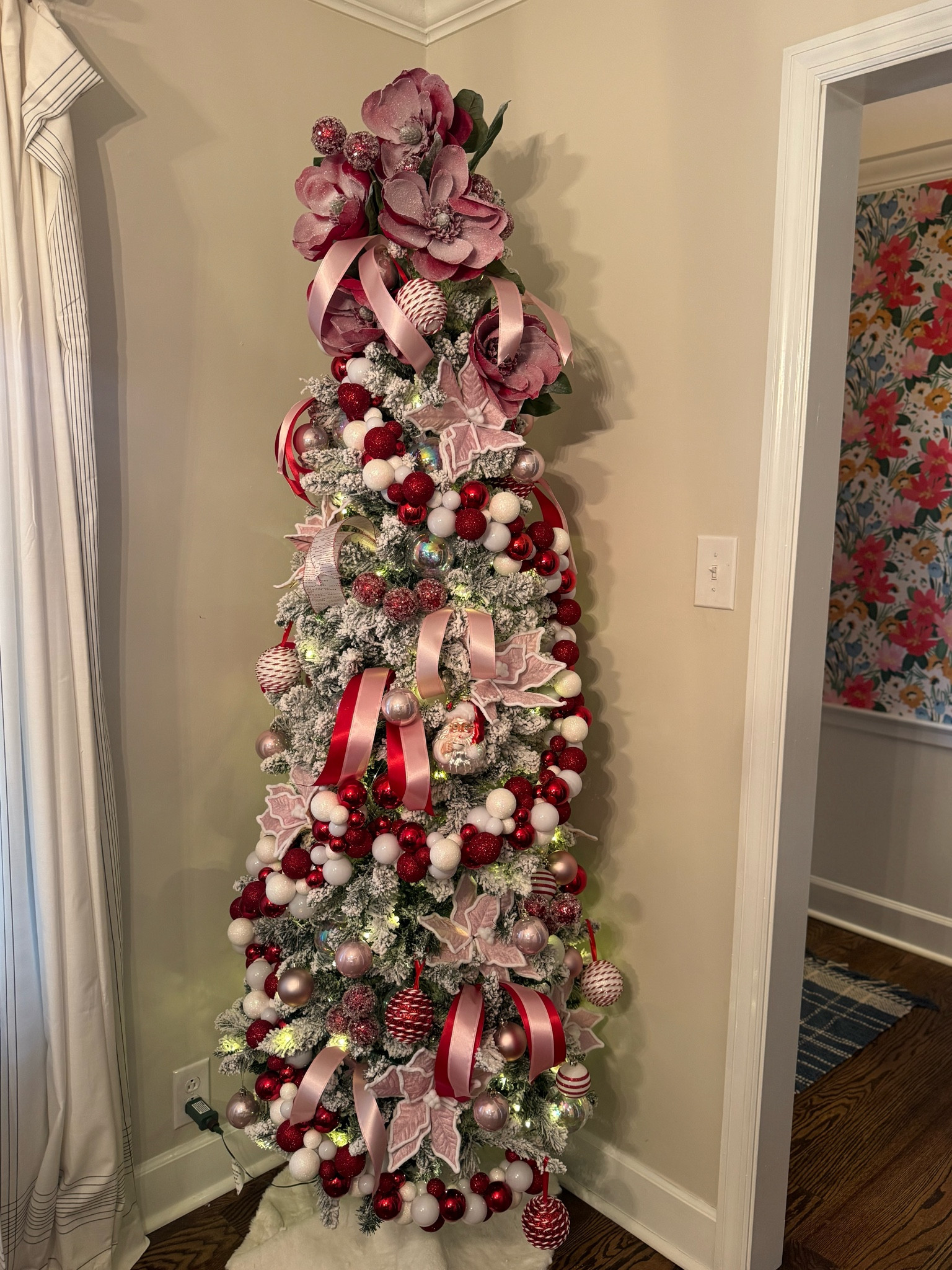 It’s always bittersweet  when it’s time to put the Christmas decor away for the season. 

#LTKHoliday