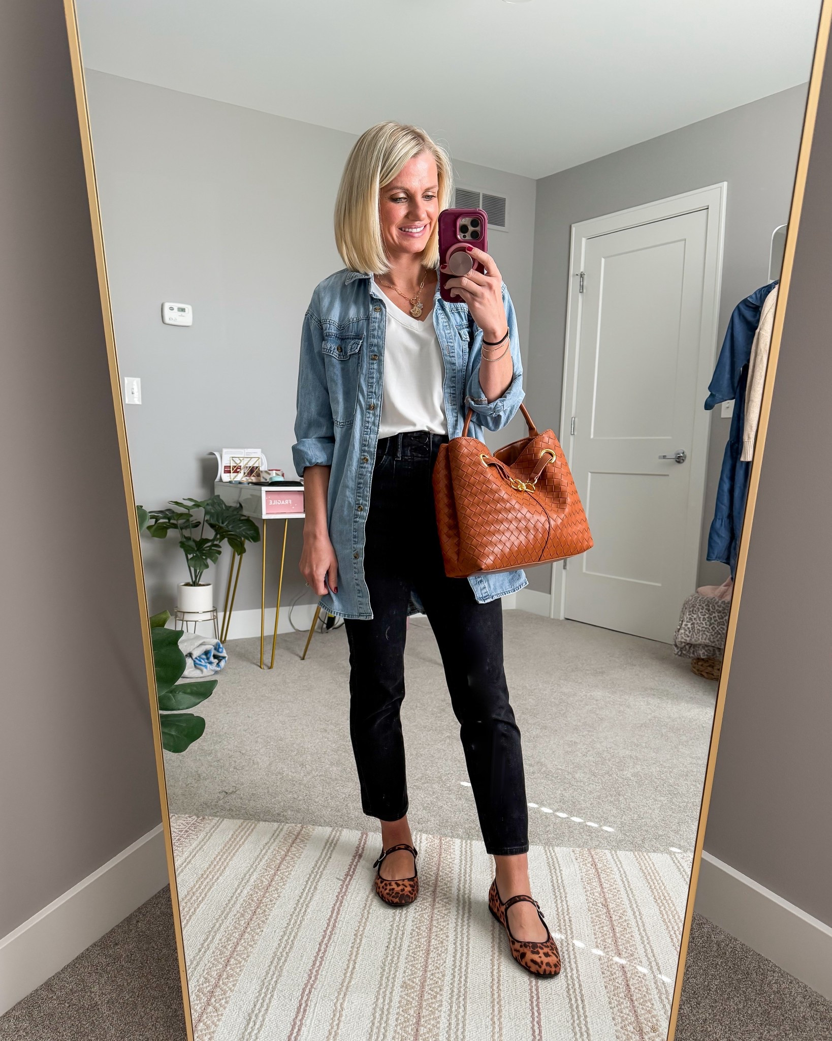 What I wore this week! 
T-shirt- small 
Chambray shirt- XSMALL
Jeans- old, linked similar 


#LTKPetite #LTKSeasonal #LTKStyleTip