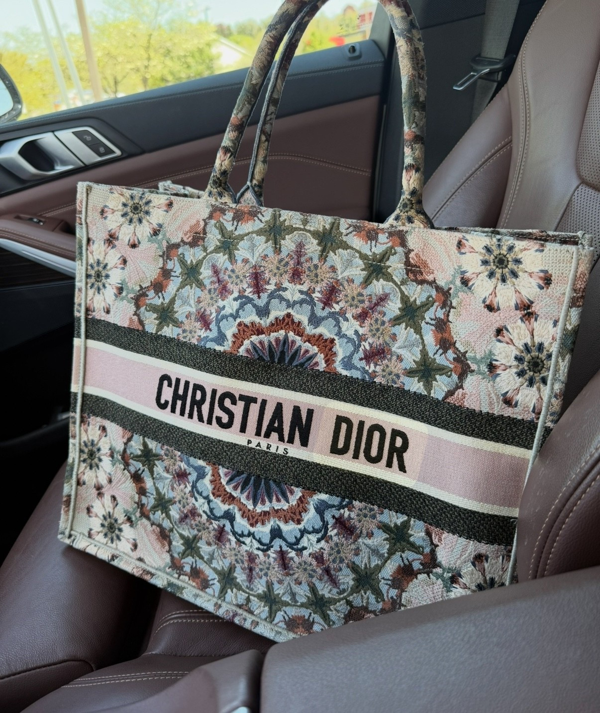 Don’t sleep on used luxury! I love this bag so much and I got it pre-owned from Vestaire Collective. See similar below!!!! 

#LTKdayinmylife #LTKOver40