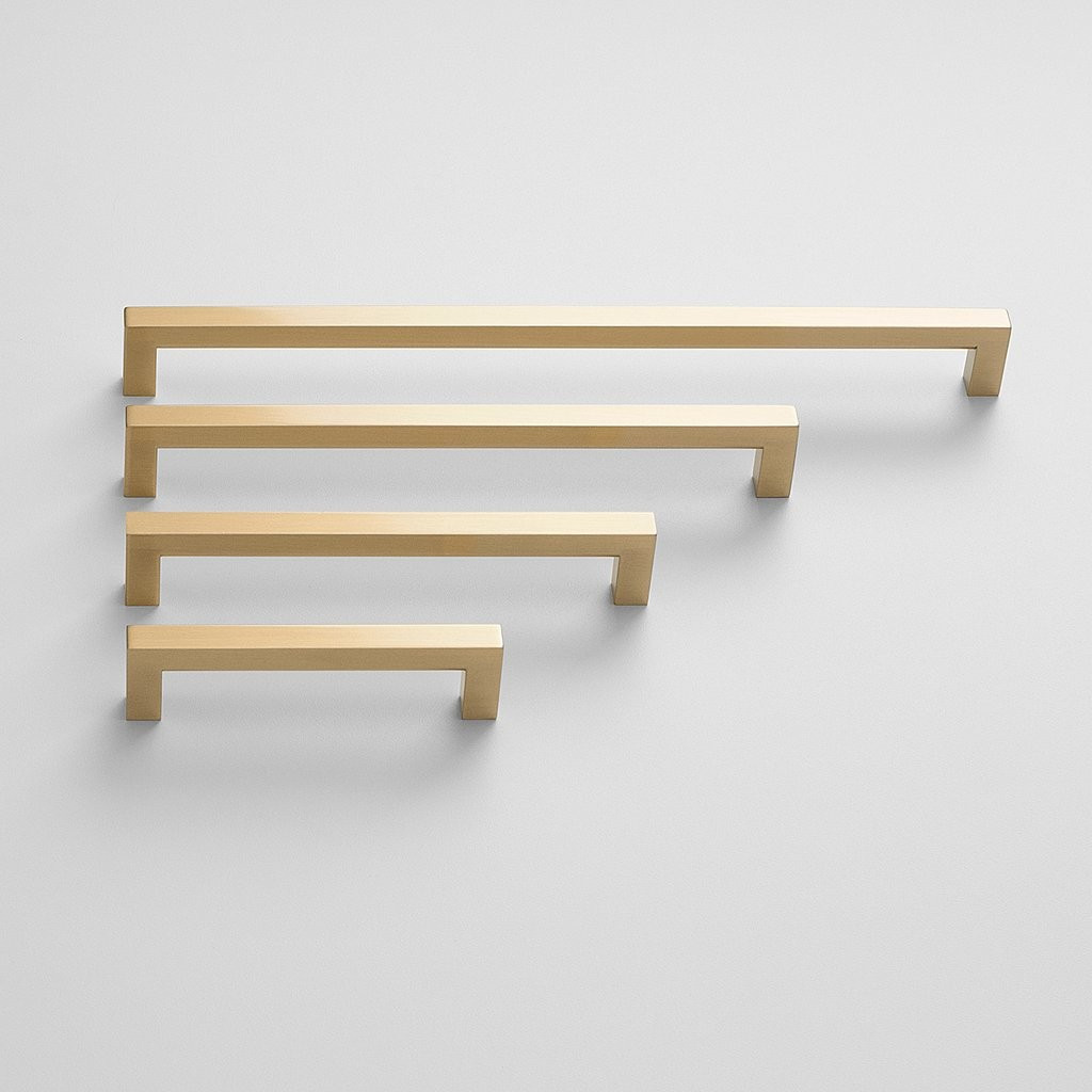 Edgecliff Pull - Natural Brass | Schoolhouse