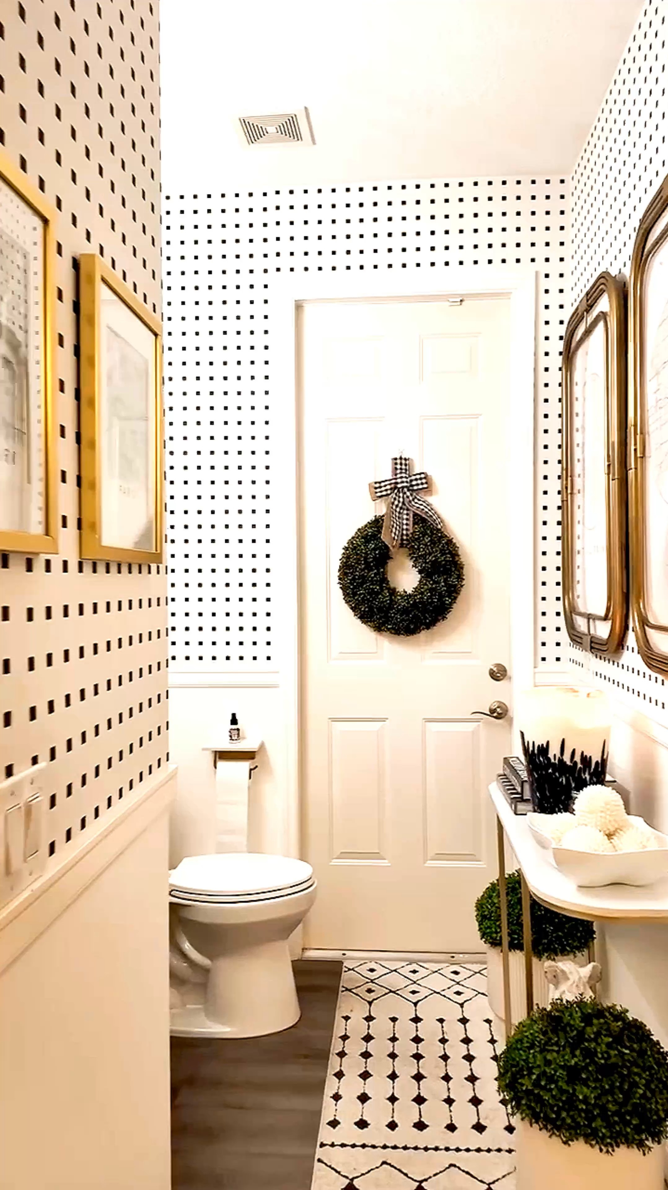 My timeles Black and white gand guest bathroom 

#LTKFamily #LTKStyleTip #LTKHome