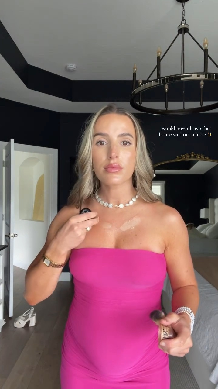 good life gold is the shade im using! I also looove their contour sticks (shade 2 is my fav it’s what I have on here) 

Dibs
Dibs stick 
Body shimmer 


#LTKBeauty