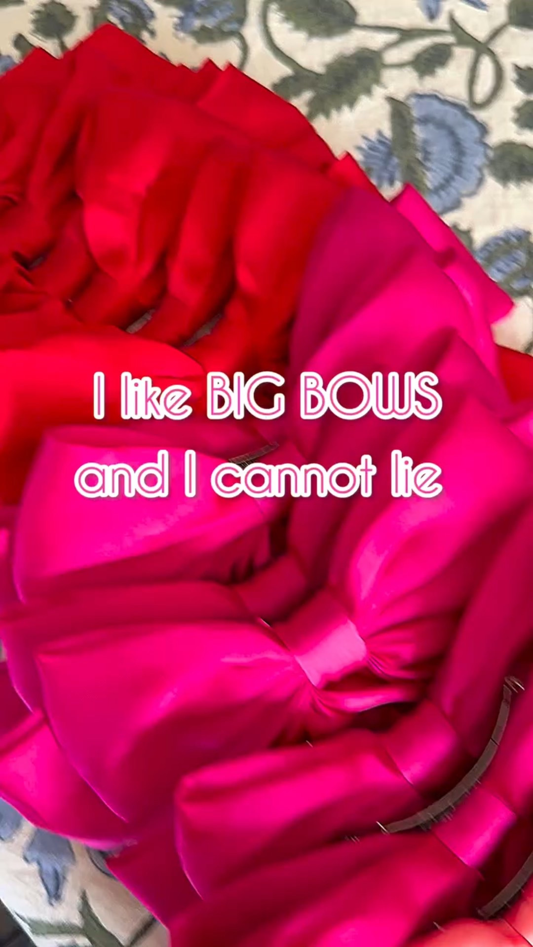 Anyone else like big bows? 🎀 Here’s my super easy, super cute bow garland! Comment SHOP and I’ll send you the link for all the supplies (it’s way easier than tying a bunch of bows yourself 😉).

#bowsofinstagram #valentinesdecor #valentinesdecorations #galentinesparty