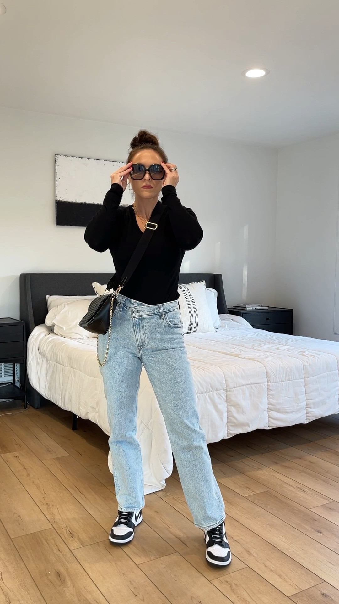 Amazon fashion 
Long sleeve v neck bodysuits
Abercrombie jeans 
Nike dunks 
Crossbody purses 


#LTKstyletip #LTKsalealert #LTKfindsunder50