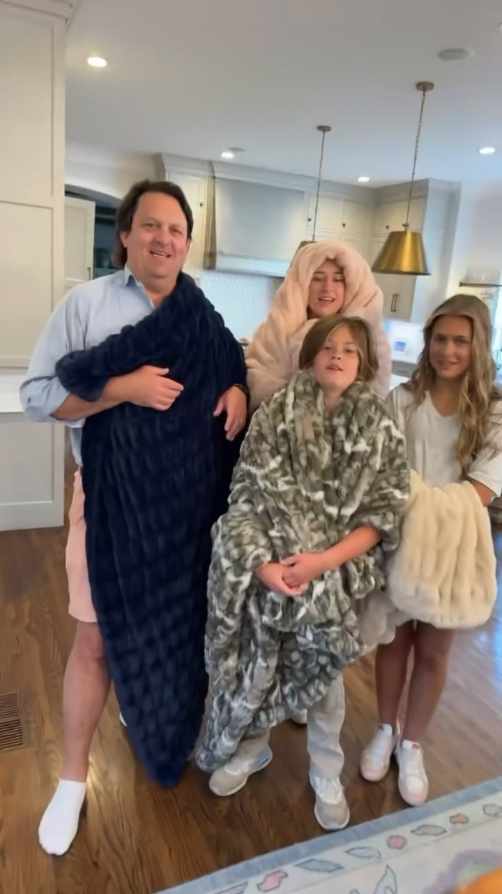 Lola Blankets BIGGEST sale of the year!! 

Code CATHERINE50 is valid for 50% off sitewide, a free $50 gift card to used on future purchases and free shipping.

#LTKdayinmylife #LTKmomlife #LTKSaleAlert