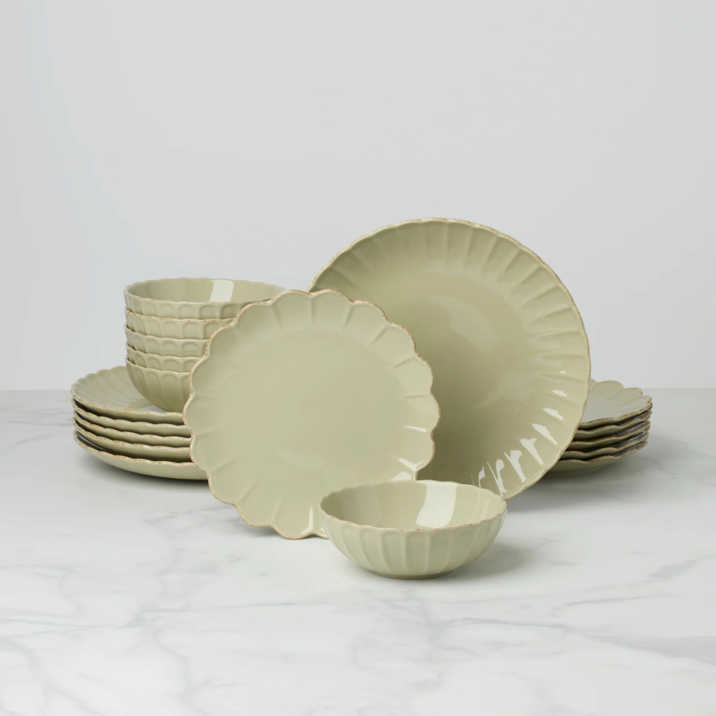 French Perle Scallop Matcha 18-Piece Dinnerware Set | Lenox