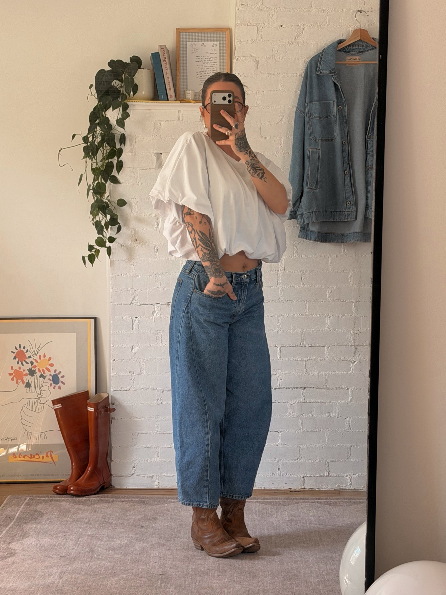 top is currently sold out but you can sign up for restock notifications!! | but i’m wearing a small in the top and a 28 SHORT in *medium* in the jeans! i am 5’4 and i am usually a regular, but i prefer how a short falls above my ankles for me in barrel jeans! 

#LTKgrwm #LTKmomlife #LTKootd