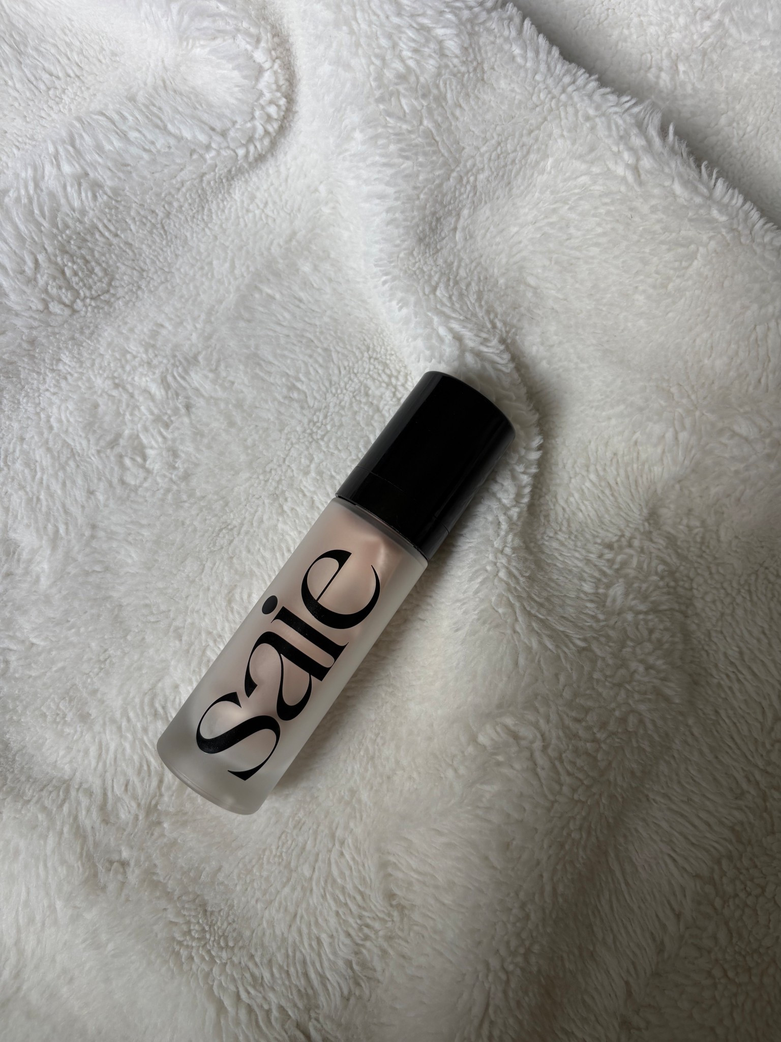 The best GLOW primer I could use this every single day with or with out makeup! Truly gives such a natural glowy base with out being too much! Shop on Amazon prime for a huge sale! 💖✨

#LTKBeauty #LTKSaleAlert #LTKU