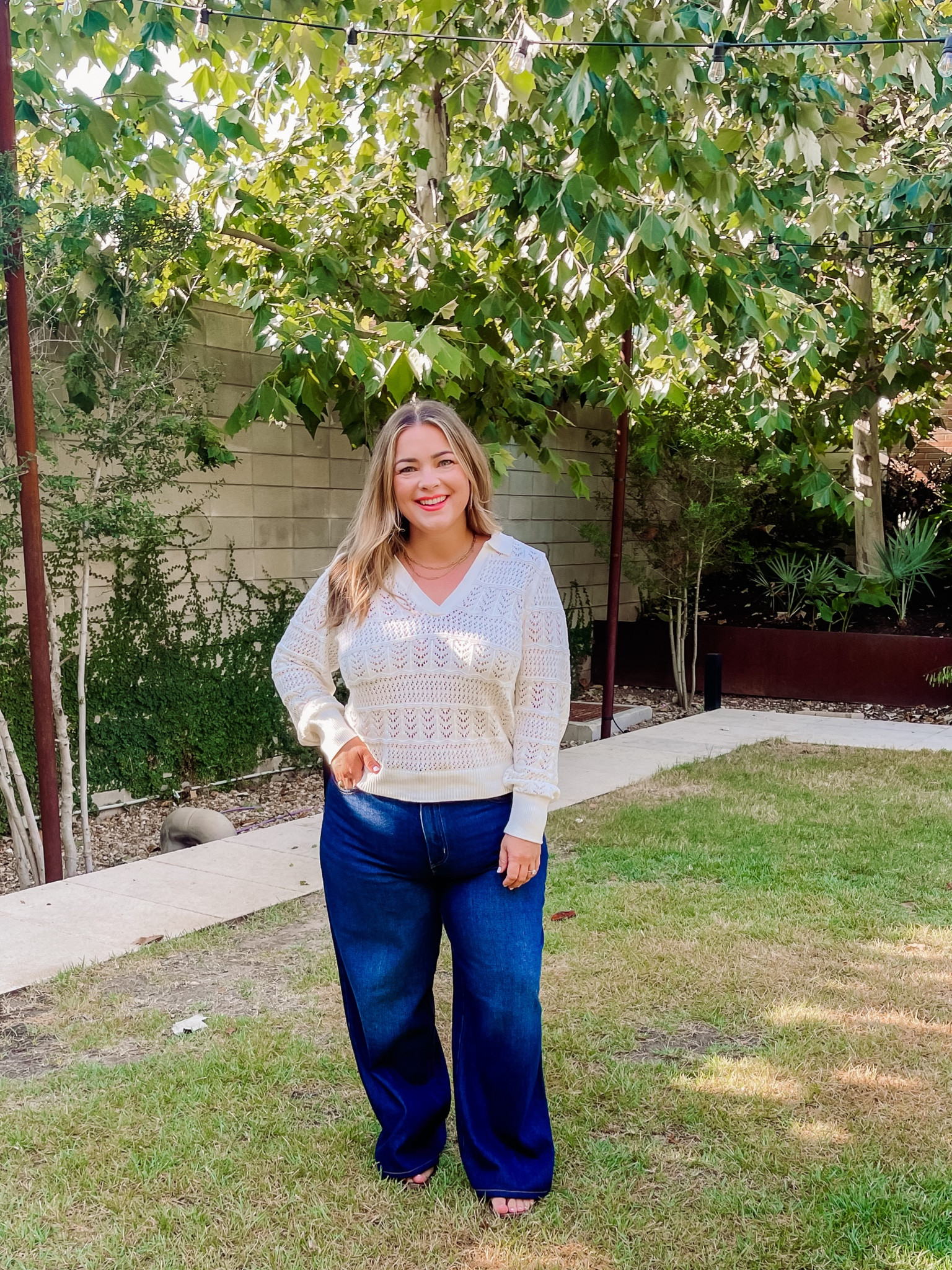 Wide leg jeans perfect for a curvy girl.


#LTKSeasonal #LTKcurves #LTKworkwear