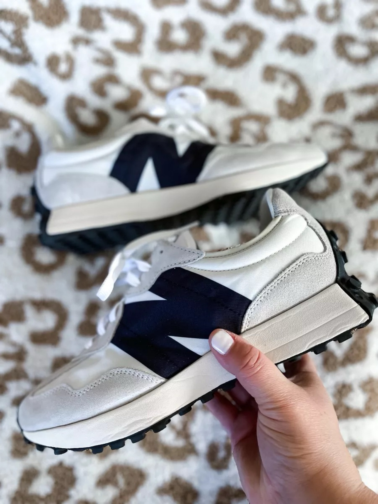 Loving the new balance 327 sneakers this spring! If you need wide width shoes these casual sneakers are absolutely perfect and on trend!
3/19

#LTKstyletip #LTKfindsunder100 #LTKshoecrush