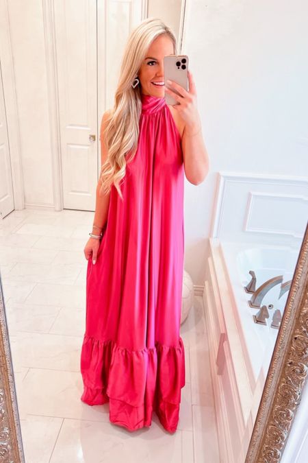 This pink halter maxi is perfection!! The material and quality are incredible 😍 makes its look like a designer pieces but the price is so good! I will be wearing this on repeat! Perfect for some many occasions including wedding guest! Refund tts wearing small 