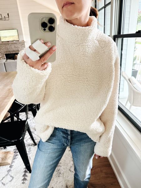 Fleece top, true to size, small

#LTKSeasonal