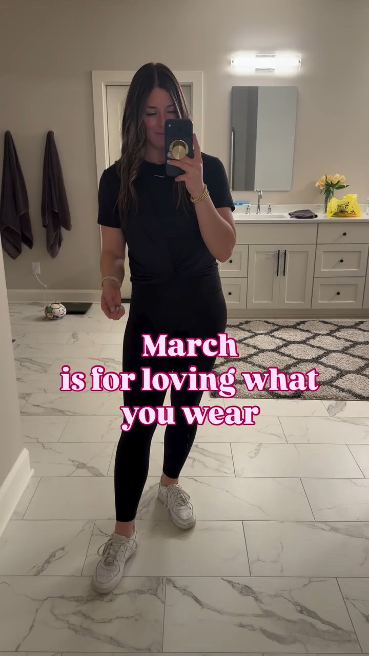 Hi I’m Sarah 🌼 30 something mom of 3 and literally running on coffee ✌🏼 my life is hectic in the best way! If you love chaos then welcome to my page! 

#momlife #momof3 #momstyleblogger #millenialmom #lifeandstyleblogger