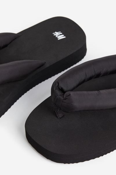 Padded flip-flops | H&M (UK, MY, IN, SG, PH, TW, HK)