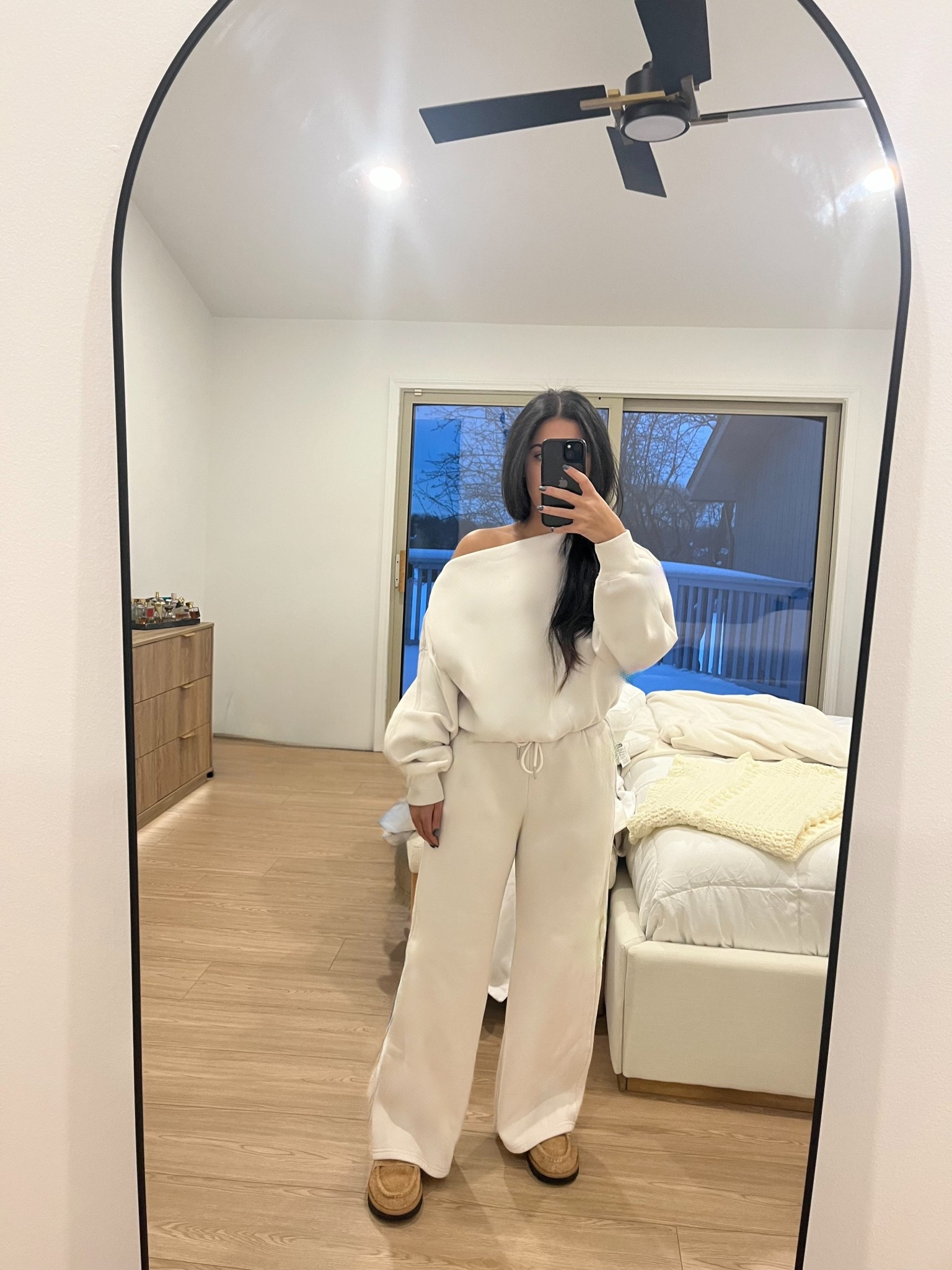 Wearing a small short in the pants and a xs in the top 

#LTKootd #LTKCyberWeek #LTKWedding