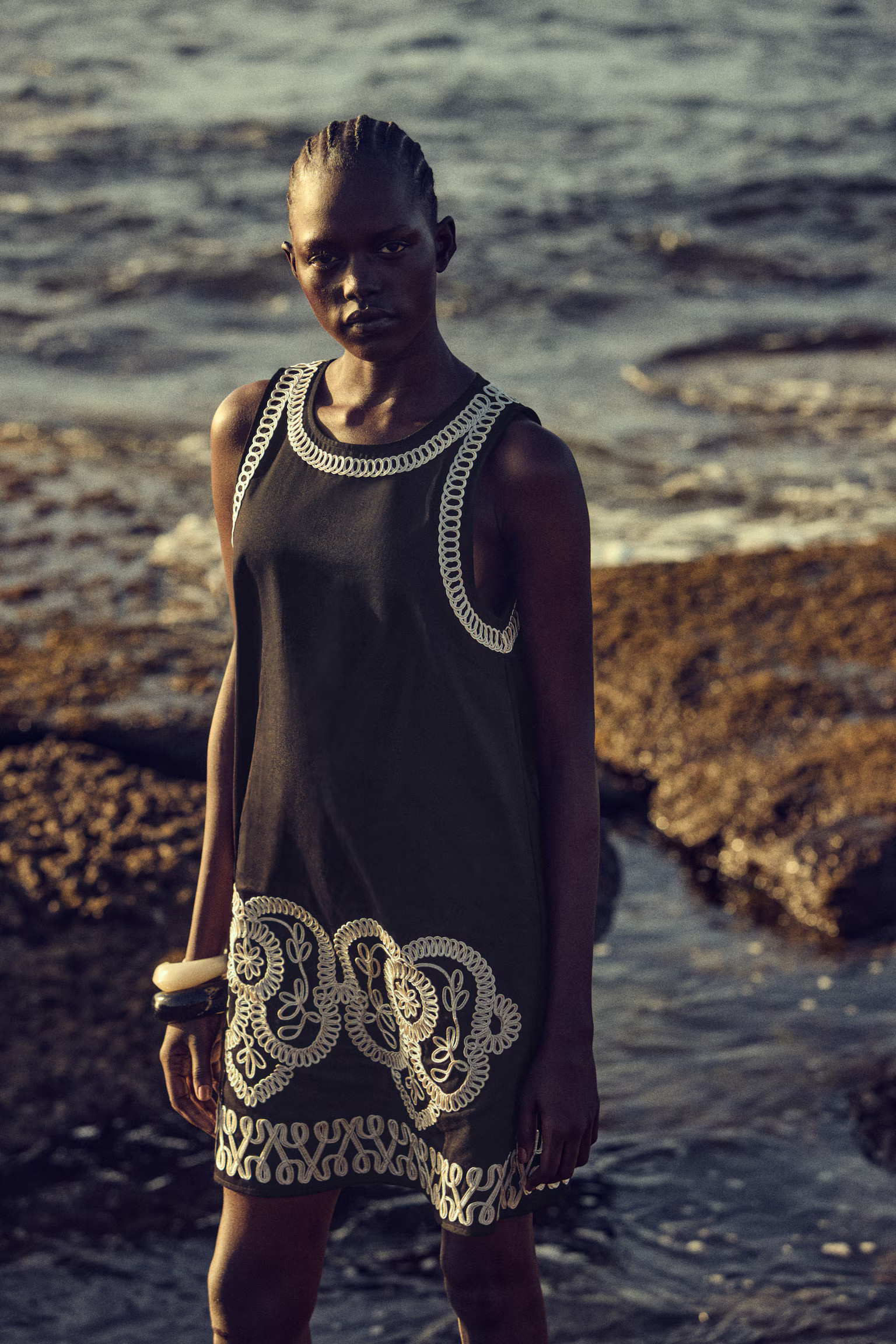 Embroidered shift dress - Black/White - Ladies | H&M GB | H&M (UK, MY, IN, SG, PH, TW, HK)