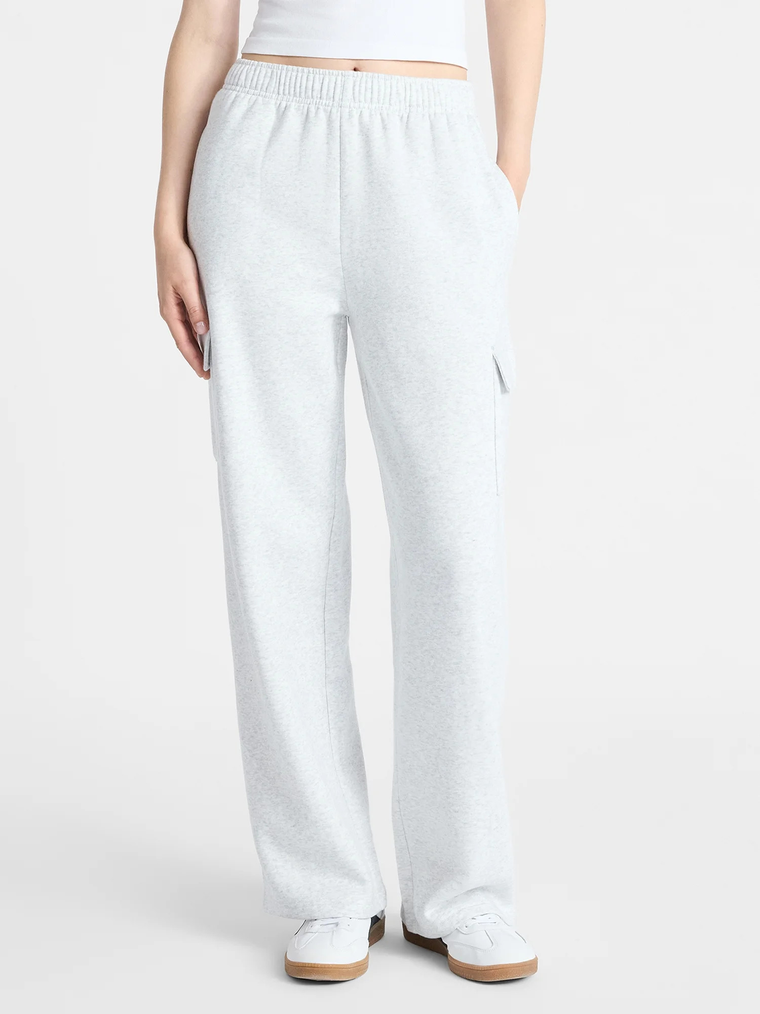 No Boundaries Fleece Cargo Wide-Leg Pants, 30'' Inseam, Women's | Walmart (US)