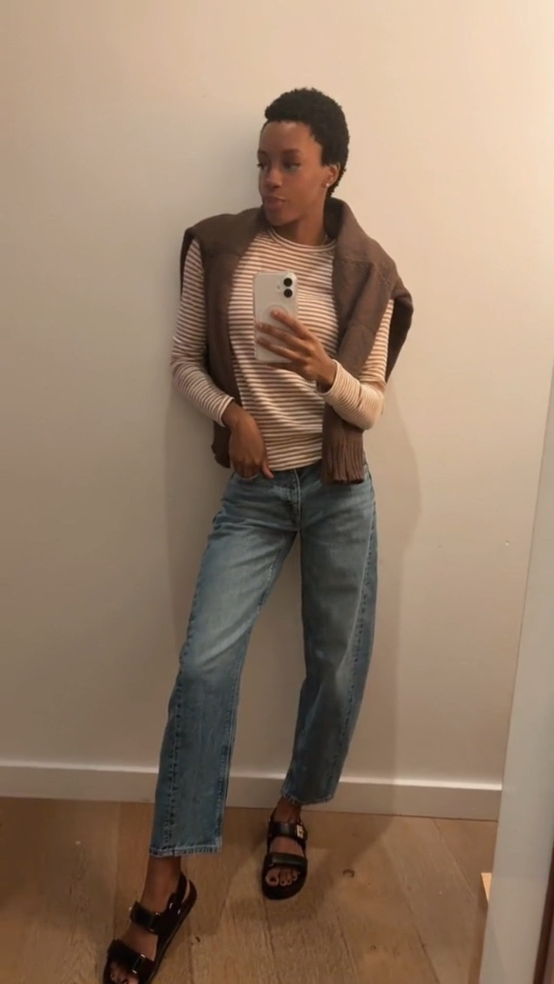 It’s giving Fall preppy vibes, AE style. Sweater draped over the shoulders is an added chic look. 

American Eagle
Sweaters
Barrel jeans
Fall fashion 
Fall outfits
Outfit ideas
Everyday style 

#LTKFindsUnder50 #LTKStyleTip #LTKSaleAlert
