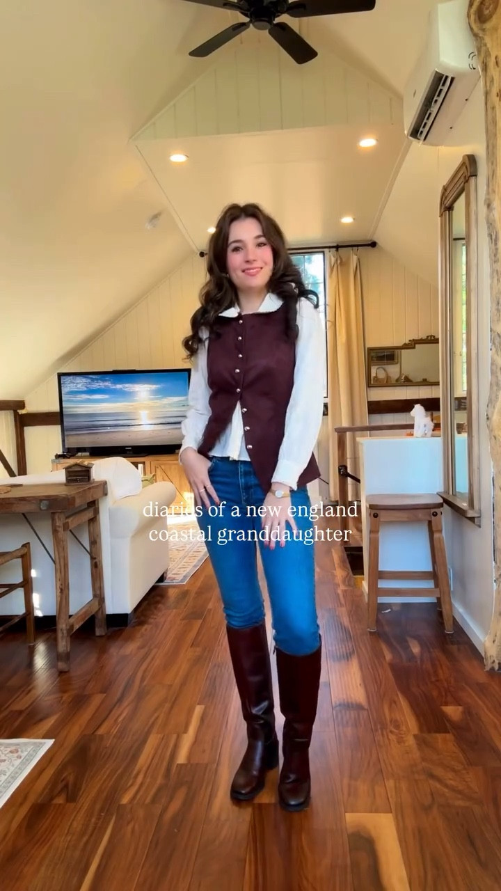 Is it giving Tori Vega or pilgrim or chic...I can't tell 😂🤍🦃 

#thanksgiving #holiday #fallfashion #preppy #classicstyle