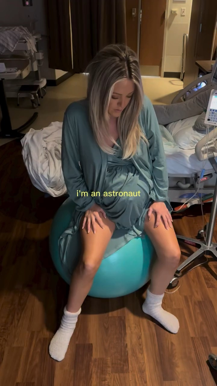 This song completely wrecks me ✨🌙 becoming a mom has cracked me open, split me in two and grew my heart more than I knew possible #ftm #astronaut #ivfjourney #babyboy

#LTKBaby #LTKmomlife #LTKKids