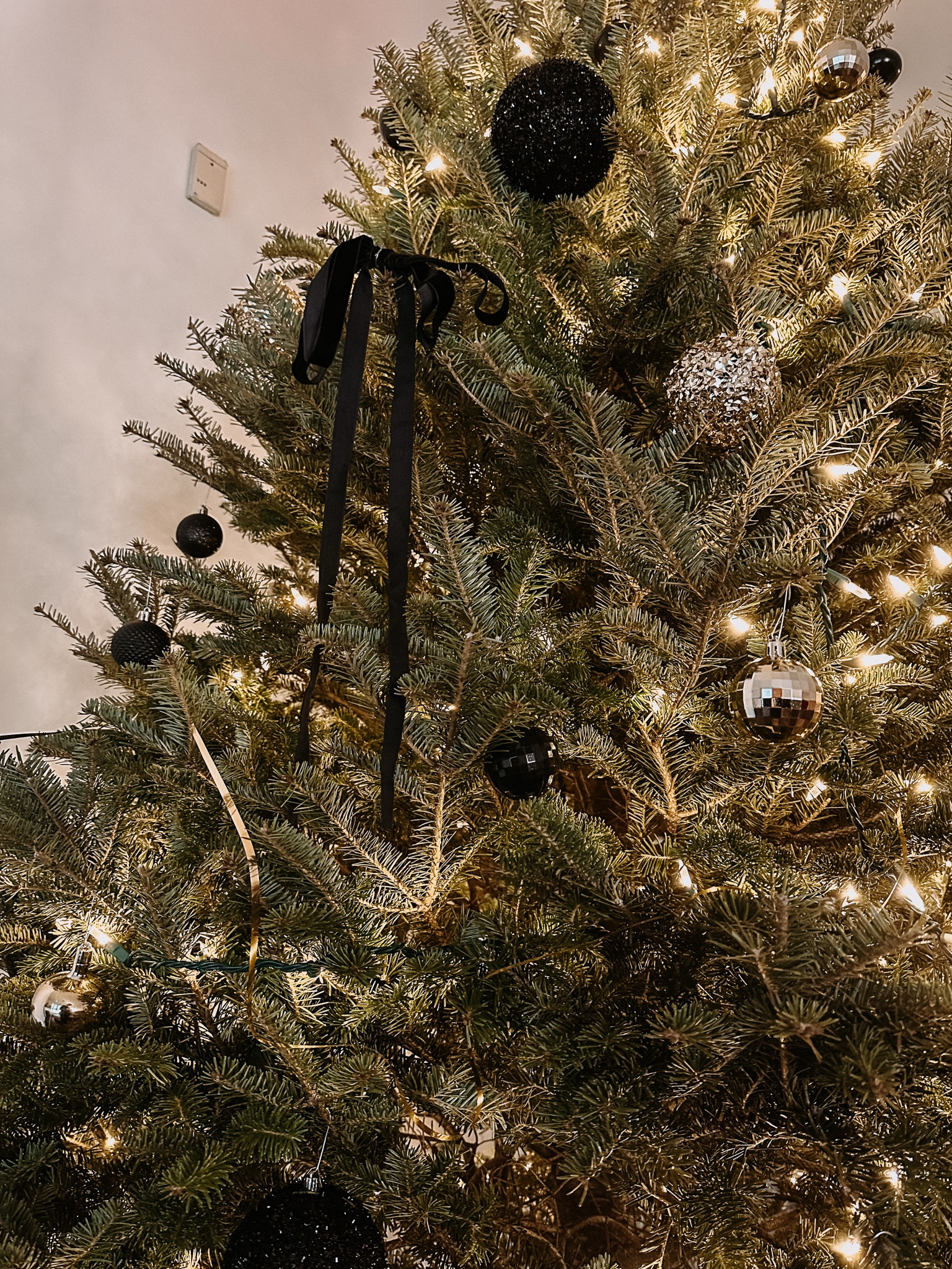 Christmas tree magic 🖤🌲

#LTKHoliday #LTKGiftGuide #LTKSeasonal