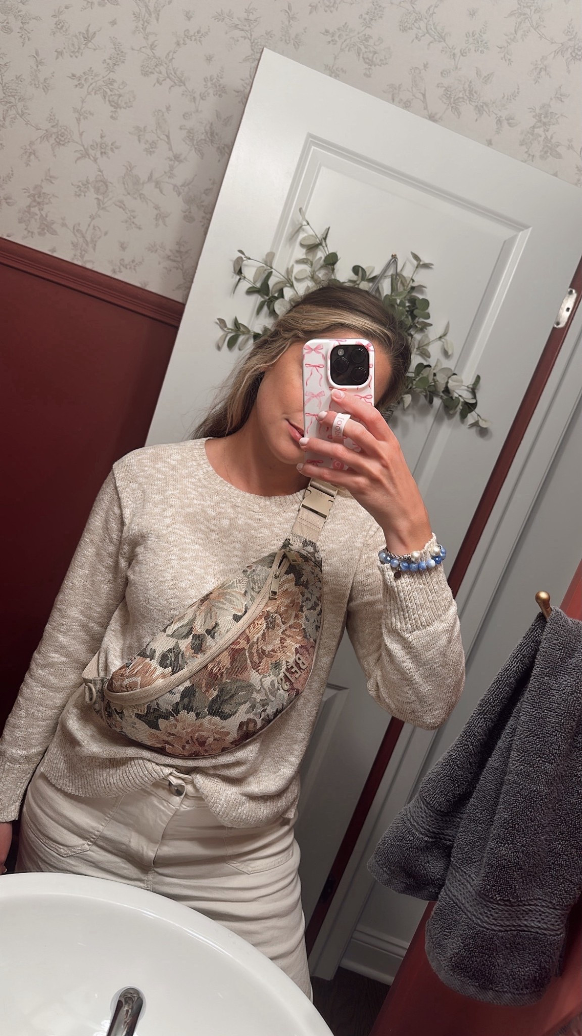 I’ve never bought something so fast. 

#fannypack #bumbag #grandmillennial #nancymeyers

#LTKItBag