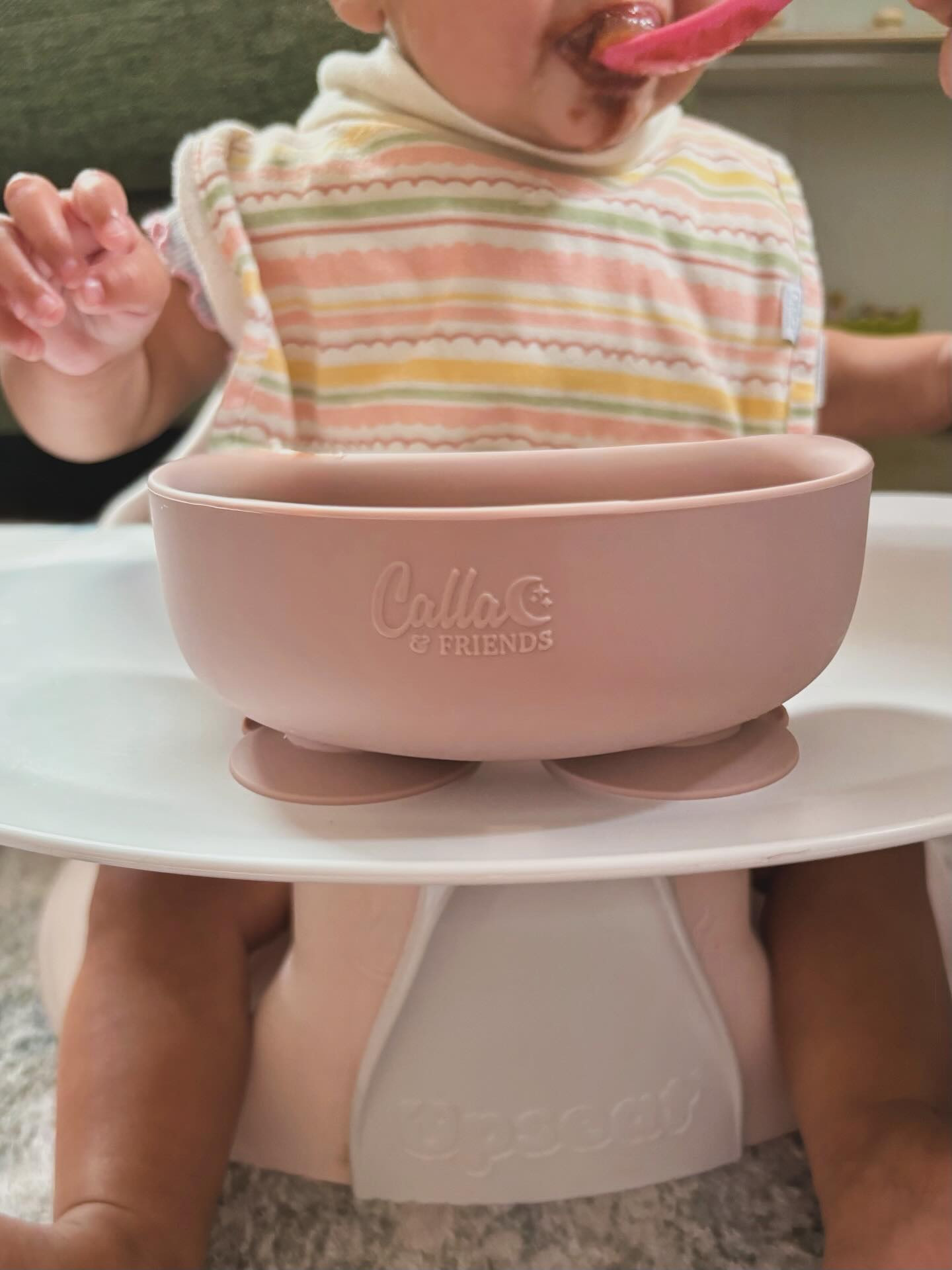 Still can’t get over how dreamy this set is ✨ The On Cloud 9 Collection from @callaandfriends has the moon bowl and cloud plate, complete with strong suction bottoms that stay put and lids for easy storage. These dreamy feeding essentials make baby and toddler mealtimes easier and cleanup so much smoother. You can use my code DEJ to save a little when you shop.

#toddlermom #babyfeeding #babyeats #feedingessentials