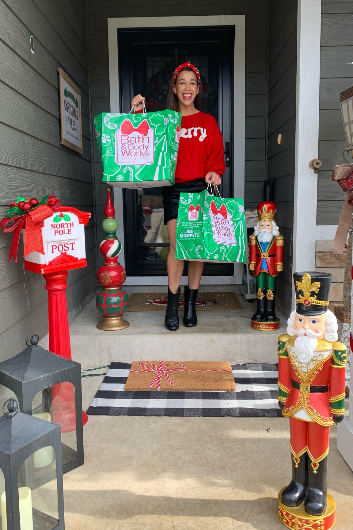 FINALLY made it over to Bath and Body Works and OH MY 😍😍😍 they have the4 CUTEST Christmas soaps, lotions, candles…and all of their scents are amazing!!

If you haven’t had a chance to check out this years releases make sure to follow me here in the LTK app where I will be sharing my entire haul + showing you ways I style them and gift guide ideas! 🎁🎄✨🥰 

#bathandbodyworks #christmasdecorations #christmasporch #christmassoap #christmascandles

#LTKSeasonal #LTKGiftGuide #LTKHoliday