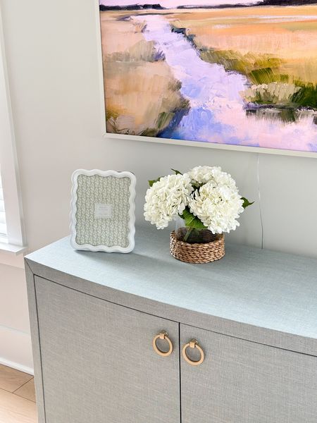 Can you believe this frame and vase are both under $15?! Also linked my favorite faux hydrangeas and this pretty frame TV art by Kelly Pelfrey 😍

Coastal grandmillennial, grandmillennial home, coastal grandmother, fake hydrangeas, frame tv, frame tv art, console styling, tv HomeGoods 

#LTKHome #LTKStyleTip