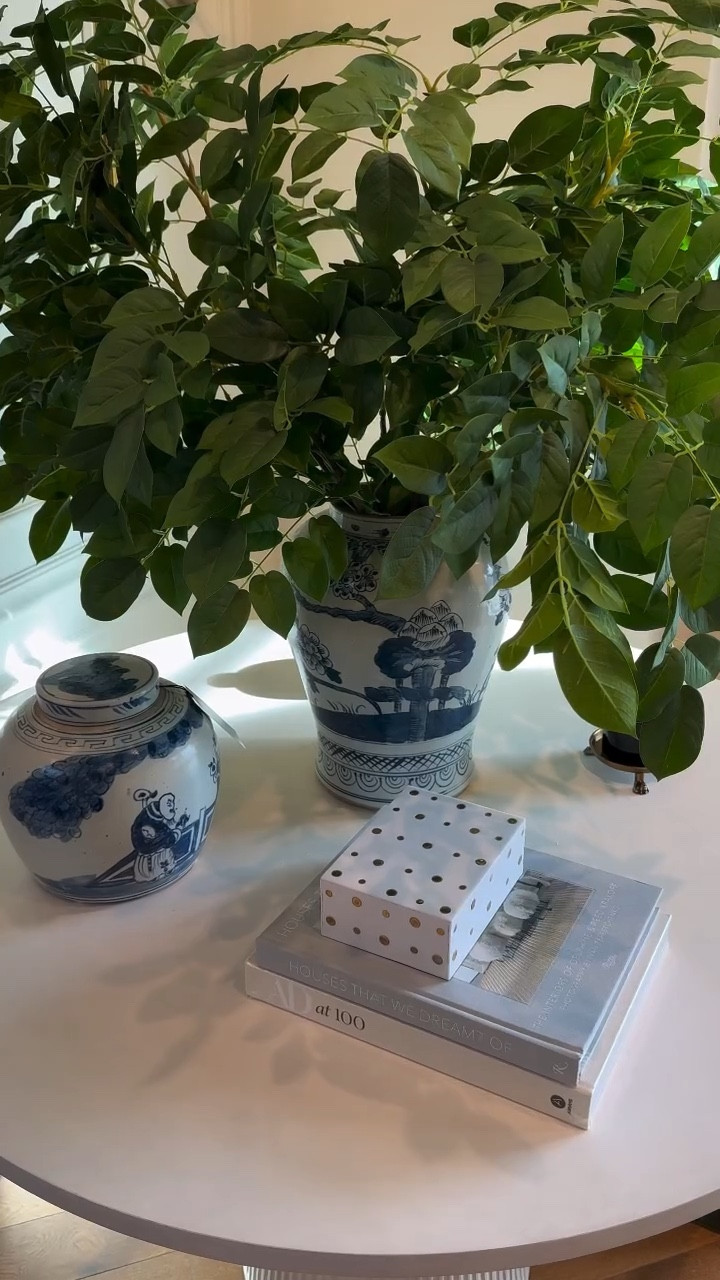 Spring is here in the @alicelanehome showroom🍃🐇🌼 Shop the newest collection to add life into your home! 🤍 Greenwood Stems | Crystal Frames
.
.
.
.
 #homedecor #alicelanehome #style #interior #homedesign