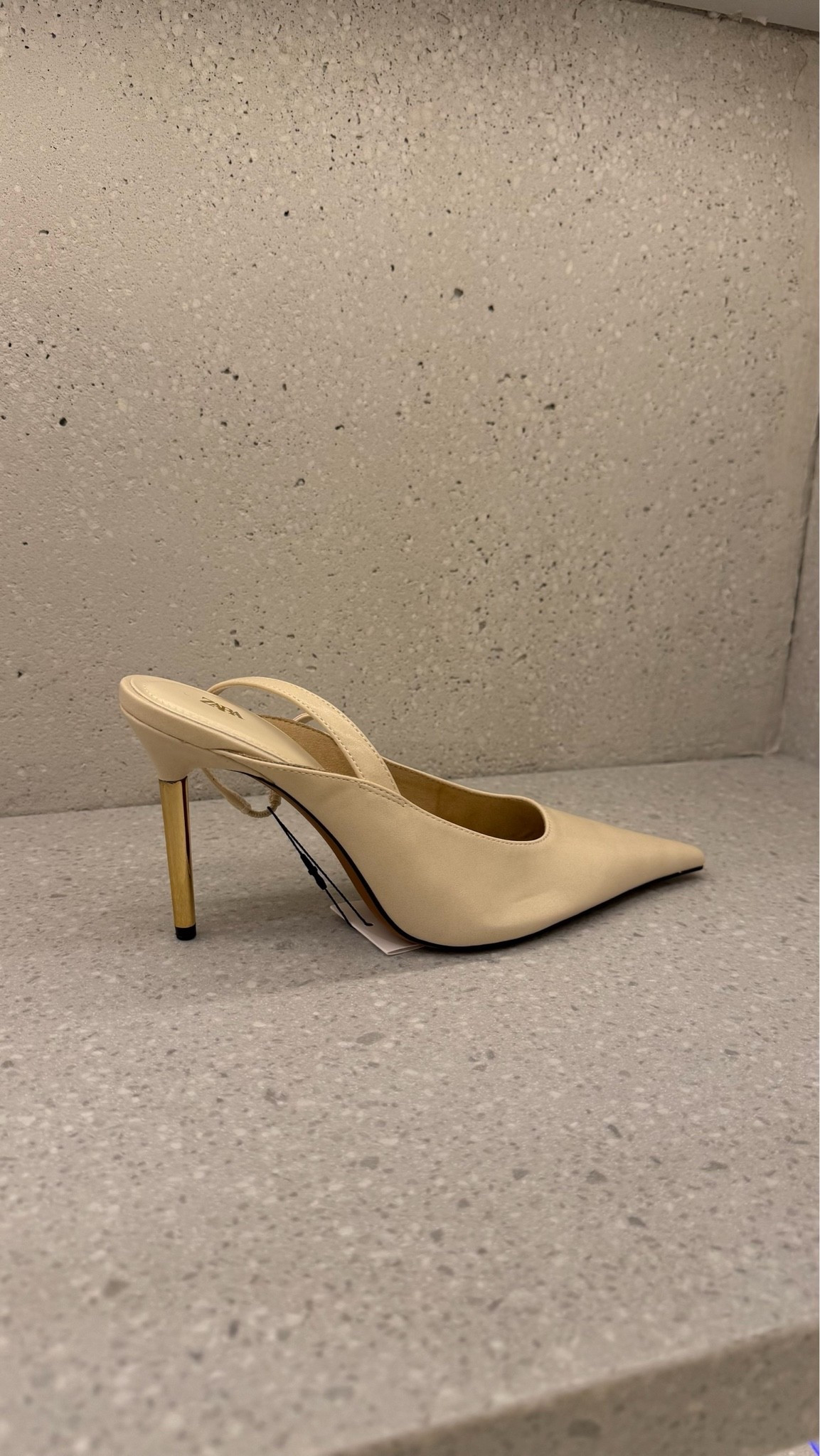 Sling back heel with gold heel! Perfect for a night out, work and more!