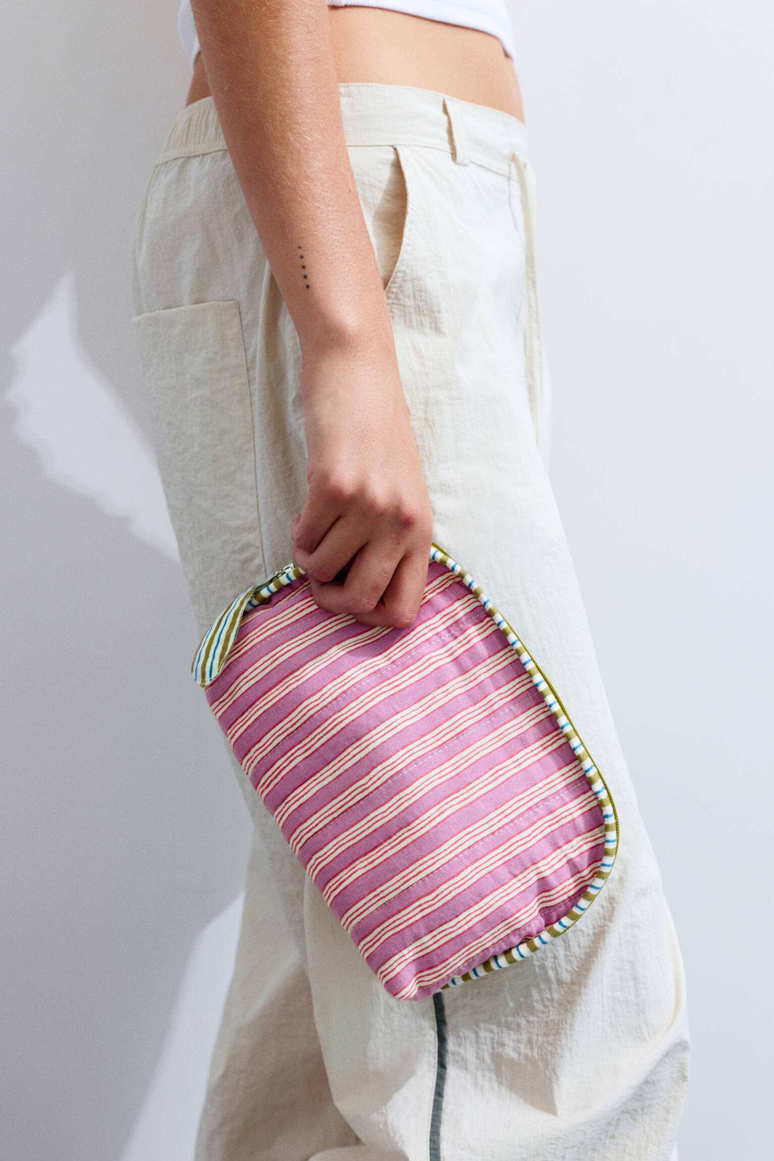 Kulturtasche mit Streifen | PULL and BEAR DE