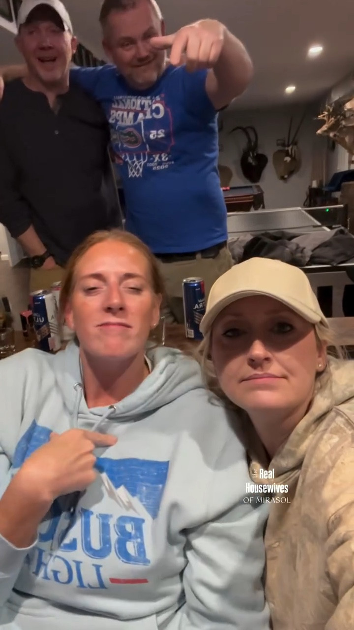 When the cats are away, the mice will play

#yourfavoriteinfluencerinthewild #realhousewivesofmirasol

#LTKOver40 #LTKTall #LTKActive