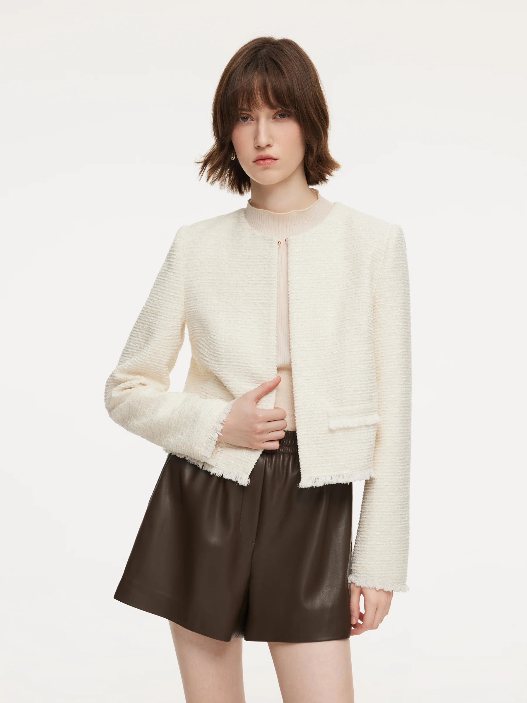 Veste courte pour femme en tweed à col rond avec ourlet effiloché | GOELIA