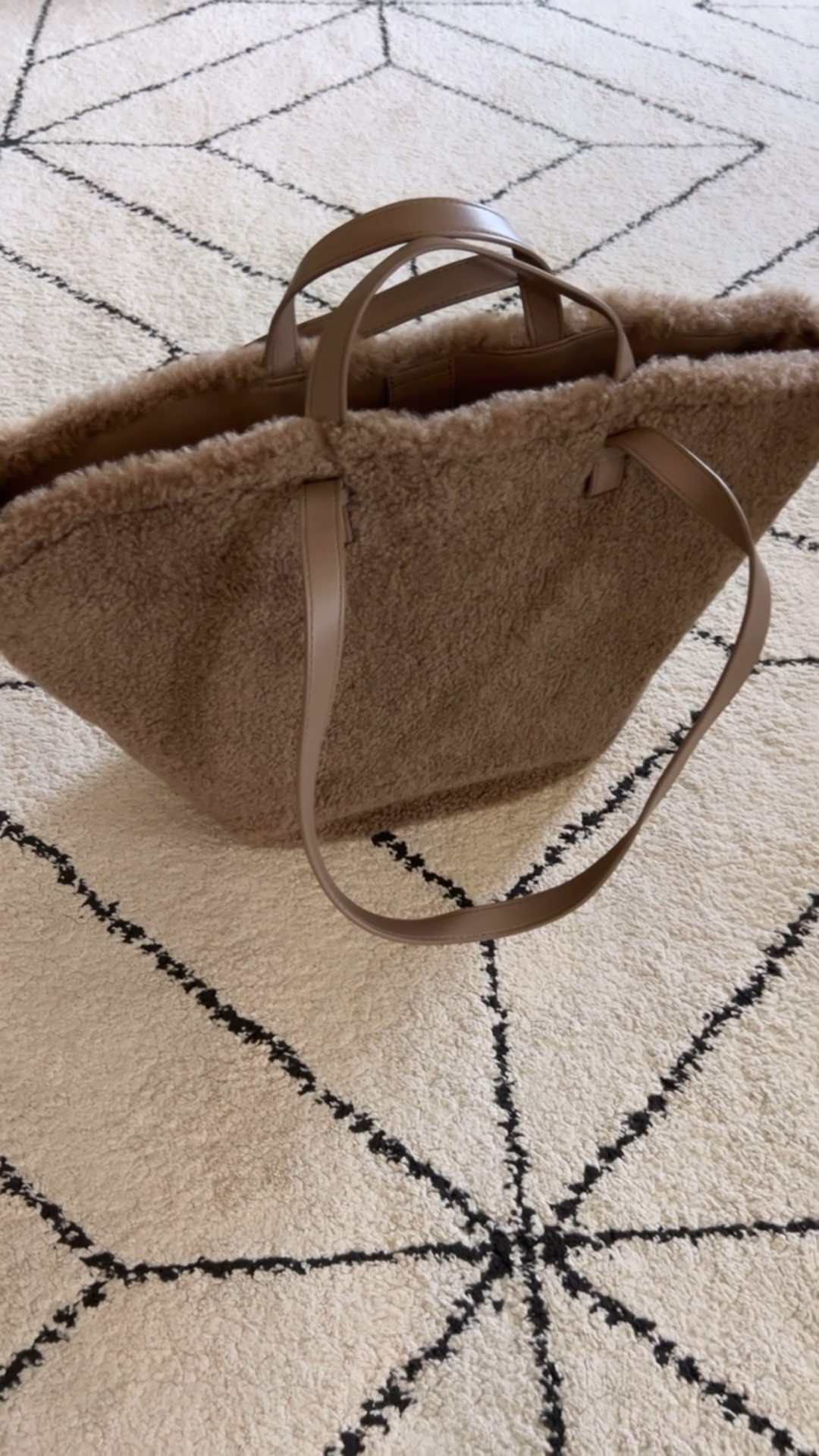 $32.97 faux shearling tote bag @walmart!

#LTKFindsUnder50 #LTKItBag #LTKSeasonal