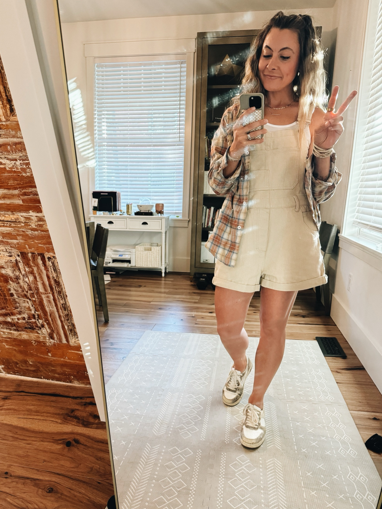 Charm at the Farm event day 1 
Summer overalls and flannel look. ✌🏼