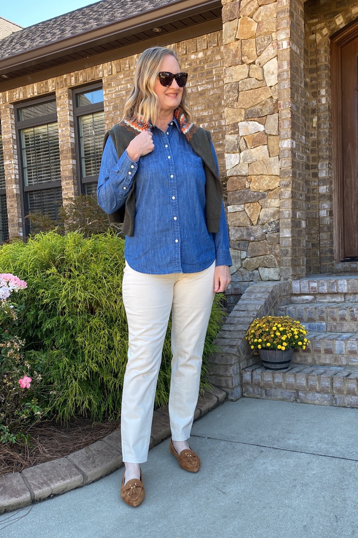 It’s sweater season, so I’m wearing the colors and textures of Fall. @talbotsofficial has a beautiful mix of both neutrals and color tones, like this fair isle sweater, denim shirt, cream-
color jeans and suede flats that you can style different ways.

 #mytalbots #talbots #talbotspartner #fallfashion #outfitinspo #modernclassicstyle #sponsored #fallstyle #fashionover40 #fashionover50 
